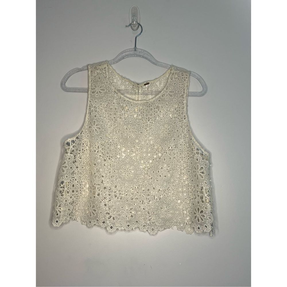 Free People Modern Cutwork Floral Eyelet cropped blouse size medium